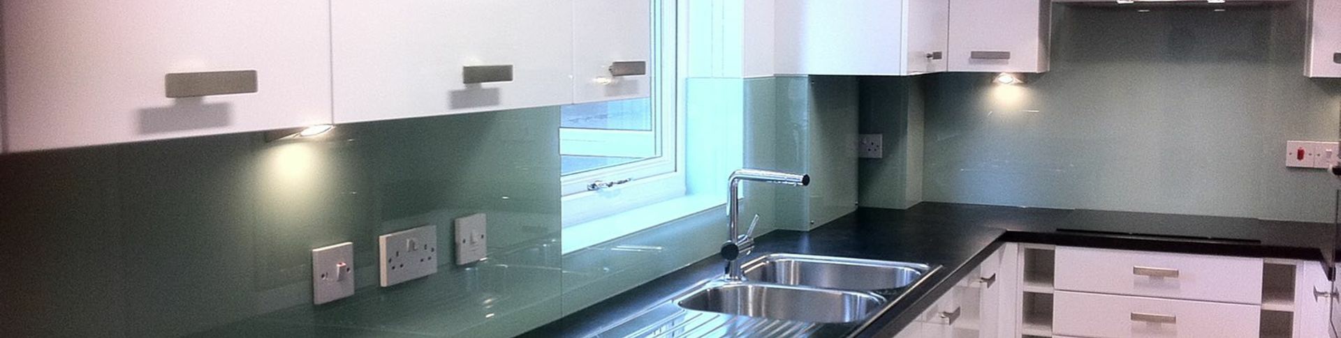 Rolands Glass Olive Glass Kitchen Splashback